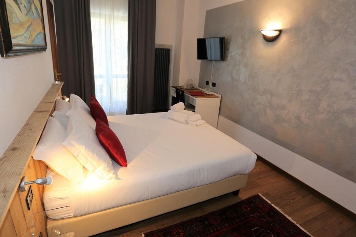 Hotel & Restaurant Le Charaban Aosta Ngoại thất bức ảnh