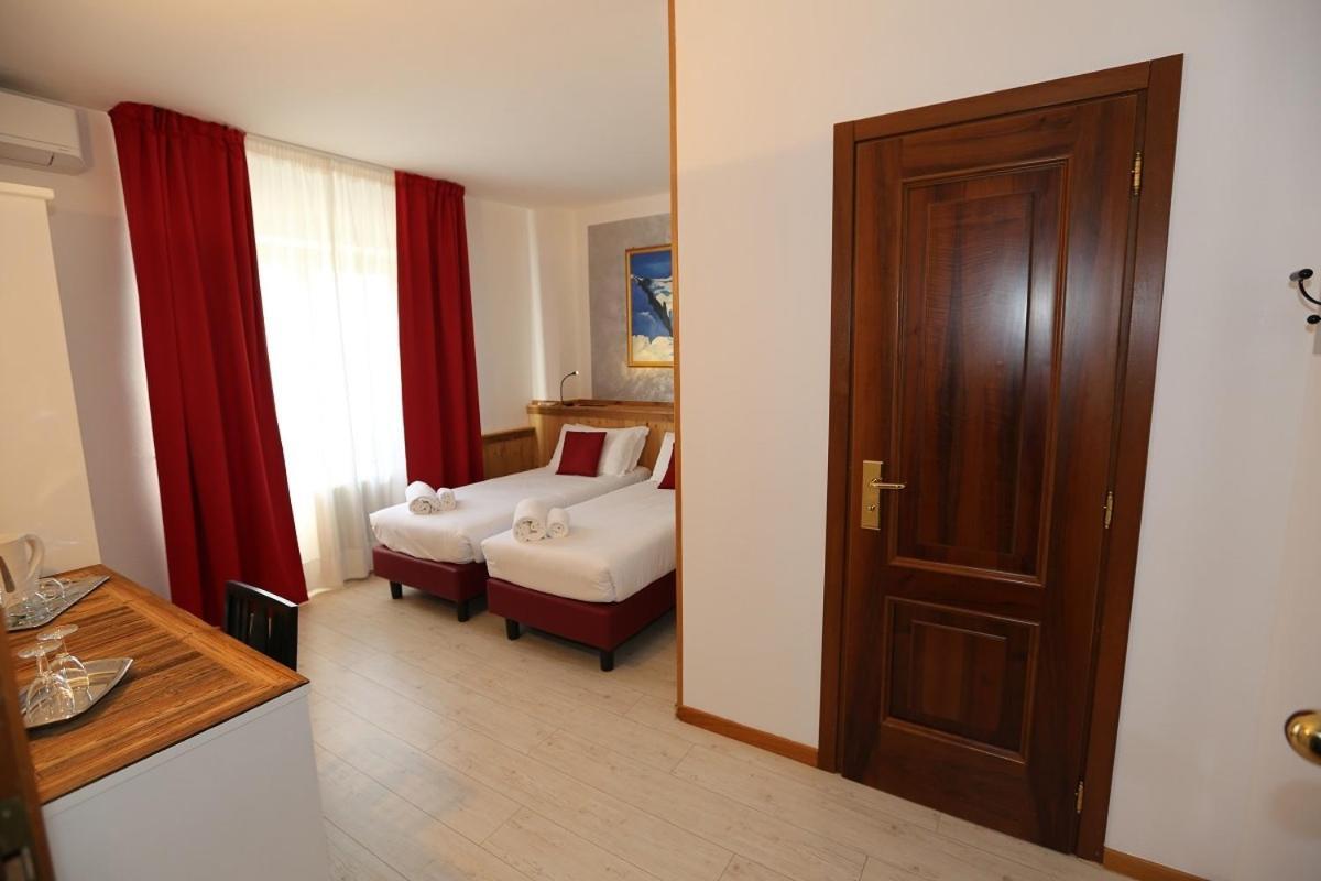 Hotel & Restaurant Le Charaban Aosta Ngoại thất bức ảnh